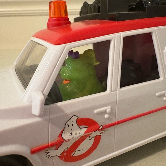 Ghostbusters lot includes figures, cars & firehouse - Picture 9 of 16